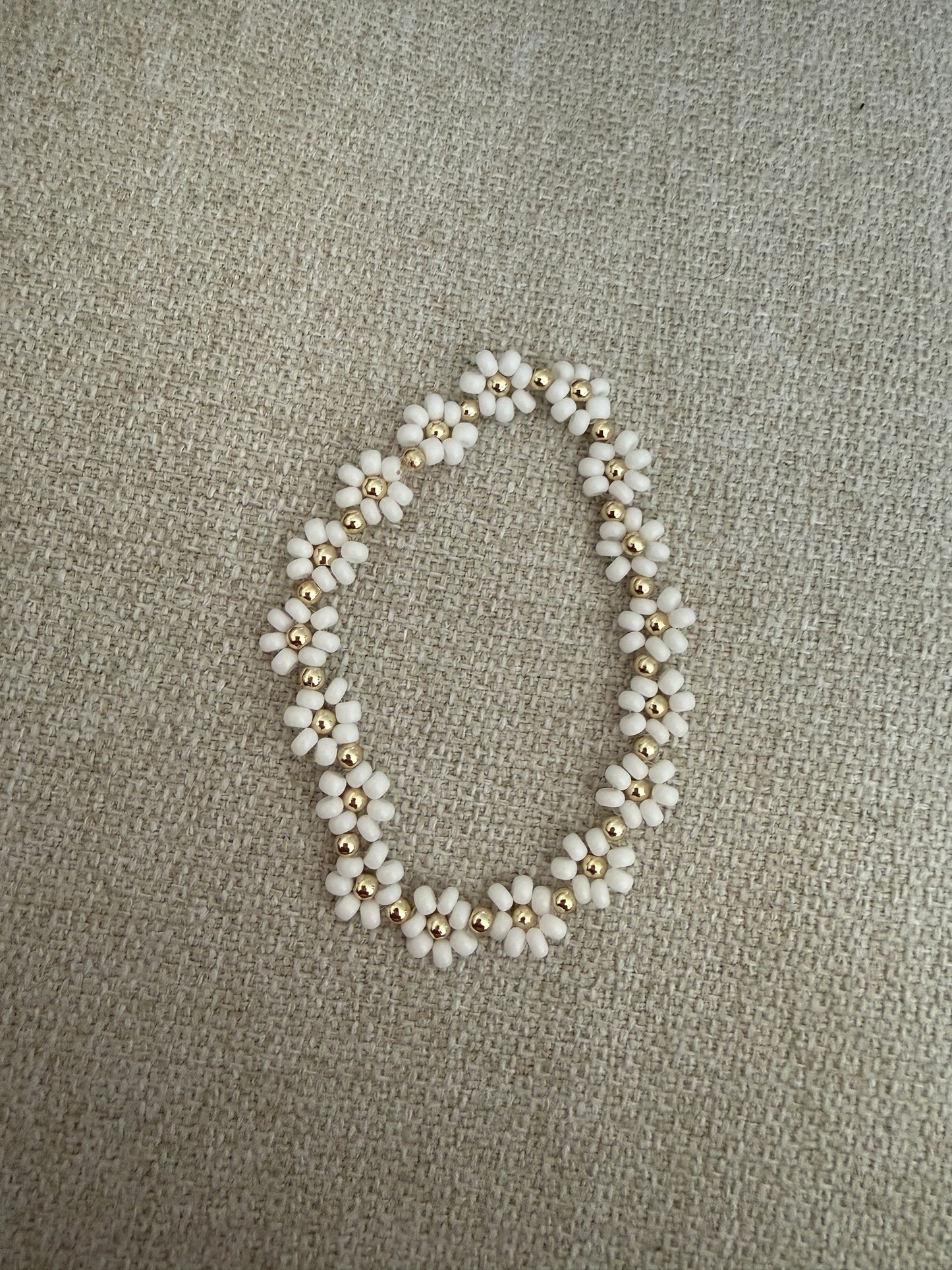 the beaded daisy bracelet (gold cream)