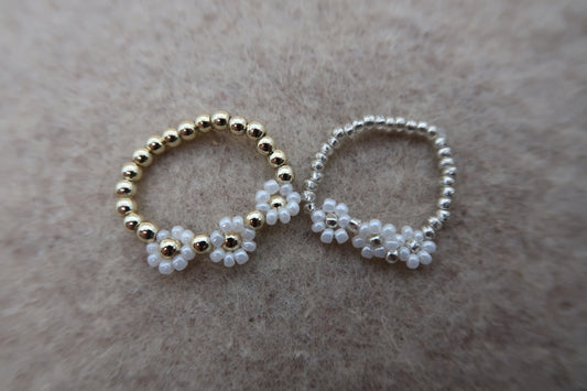 the dainty daisy ring