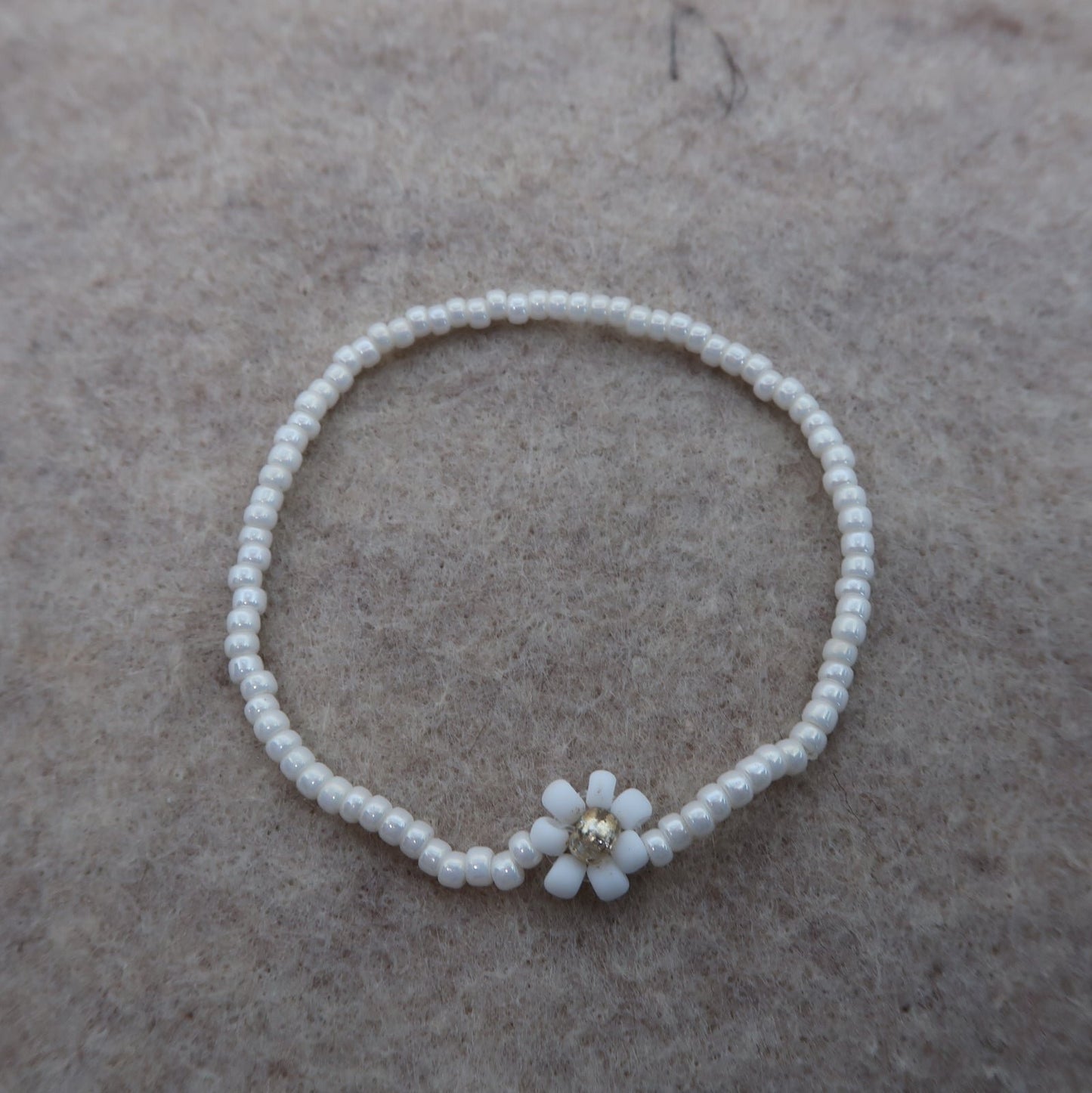 the solo daisy bracelet