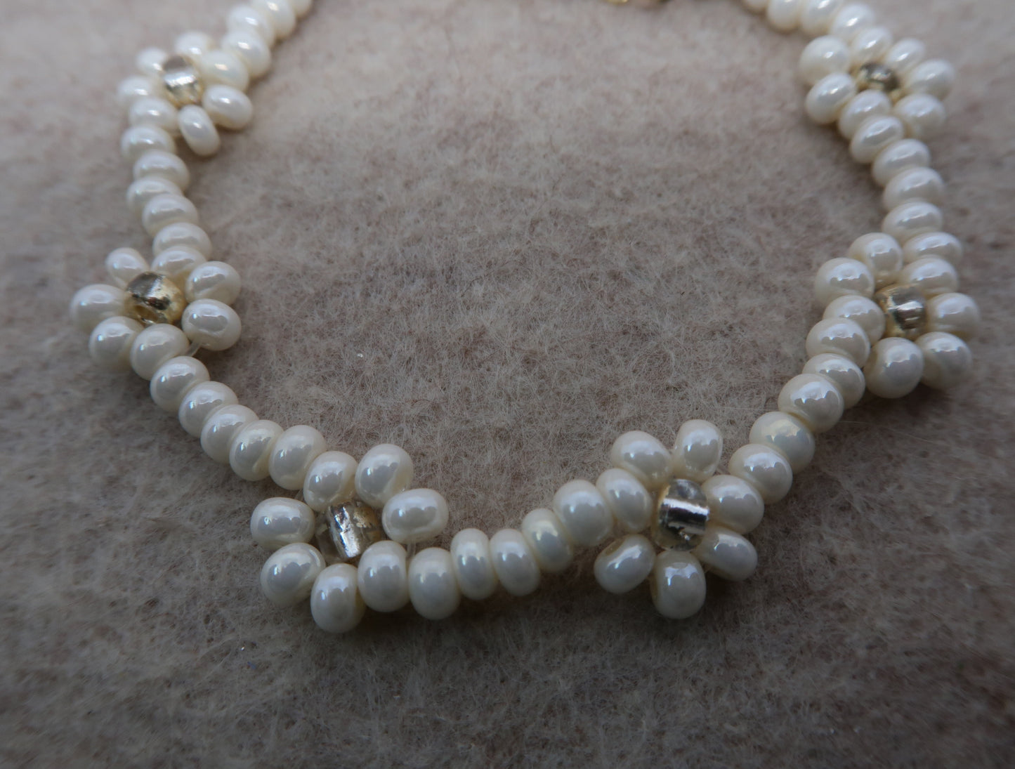 the vanilla daisy beaded bracelet