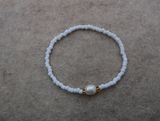 the golden pearl bracelet