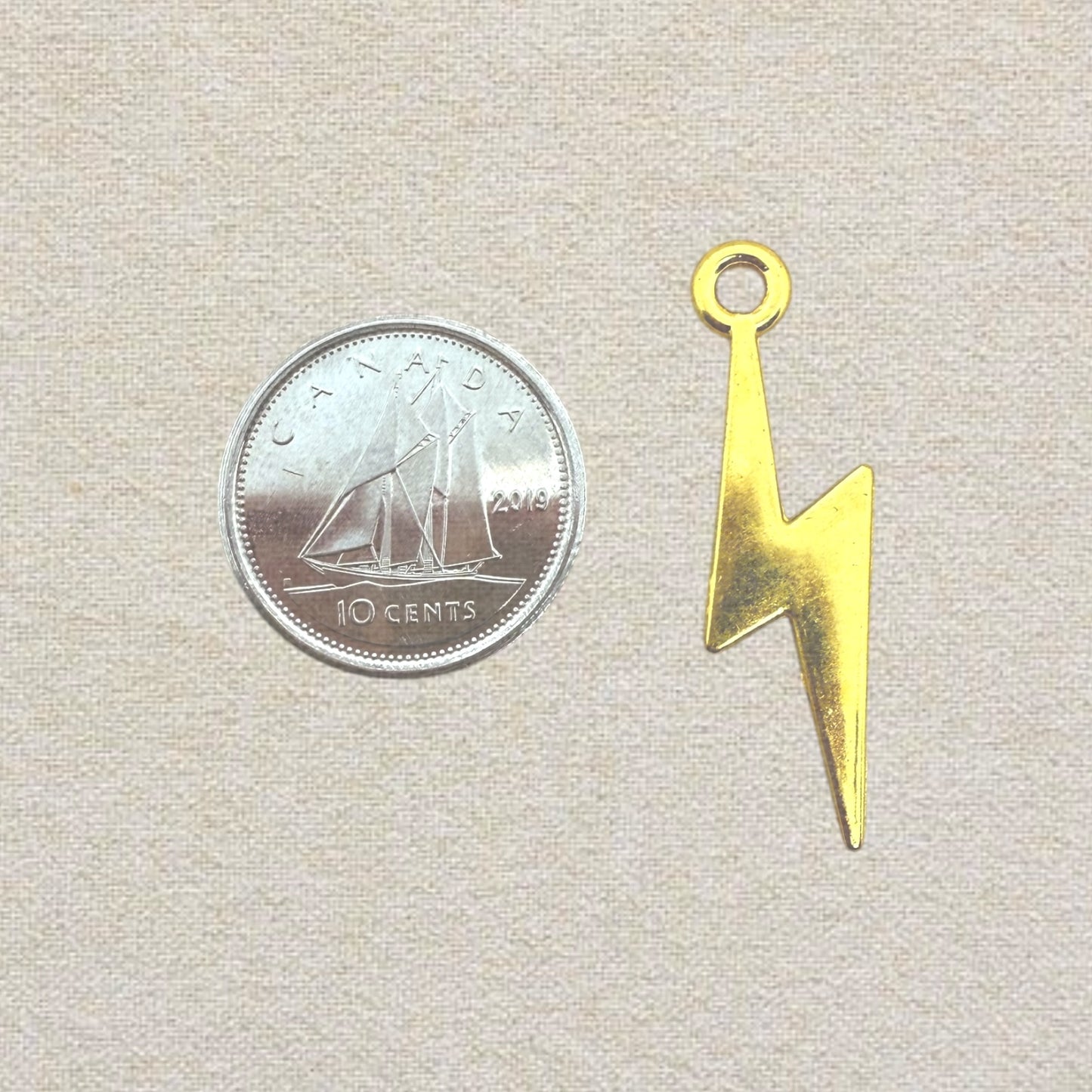 gold lightning bolt charm (big)