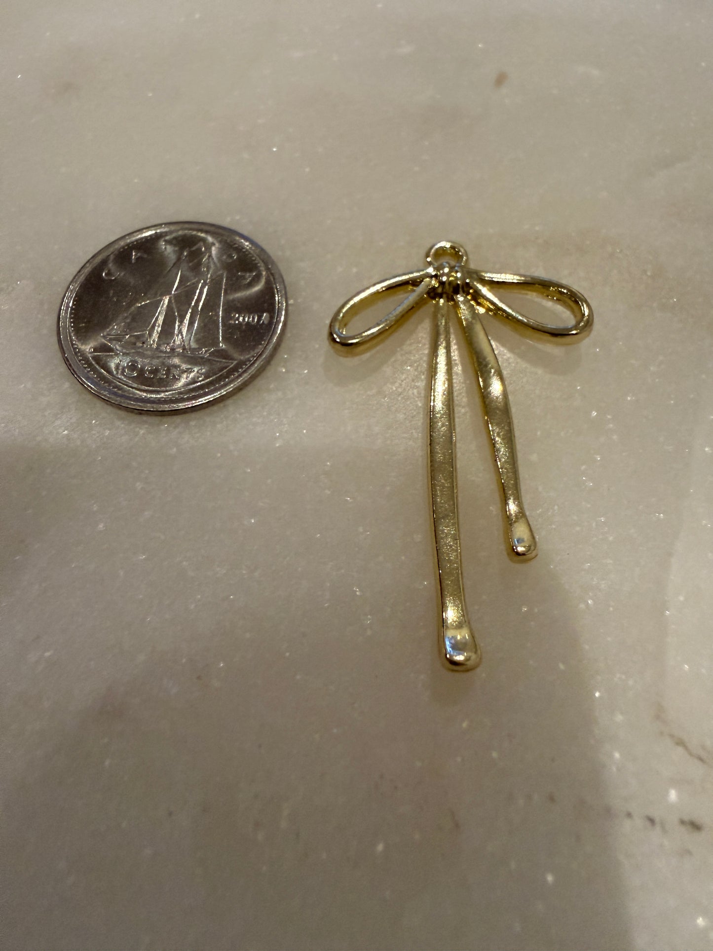 bow long string charm (gold) charm