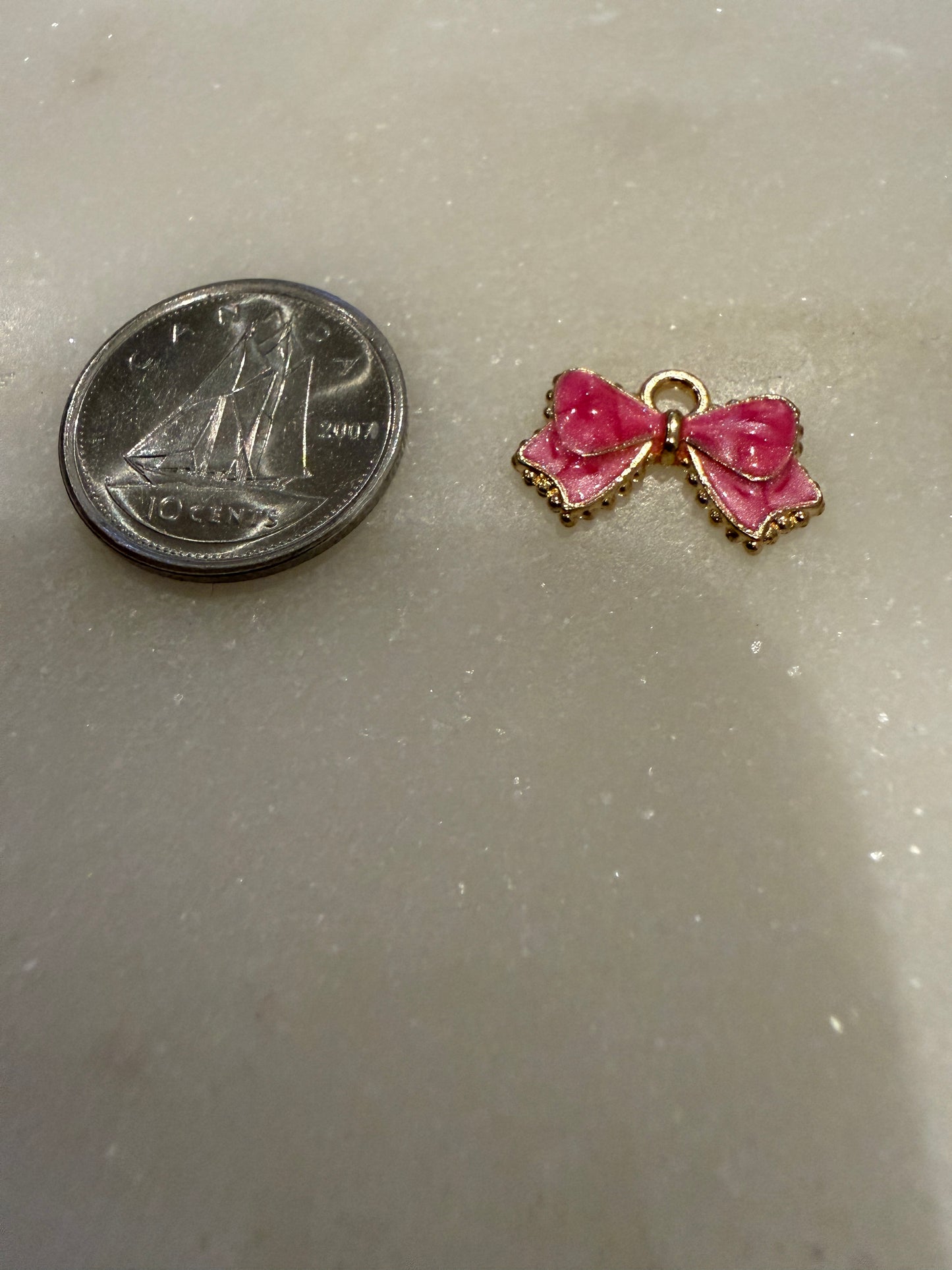 bow charm (pink)