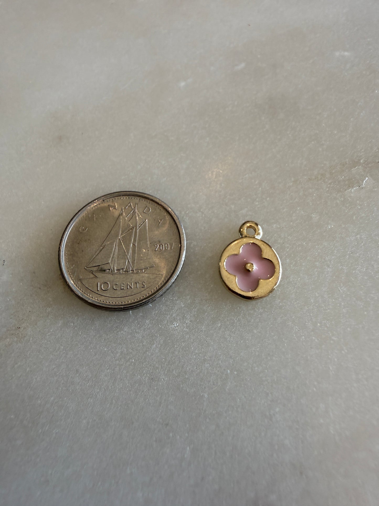 clover charm (white)