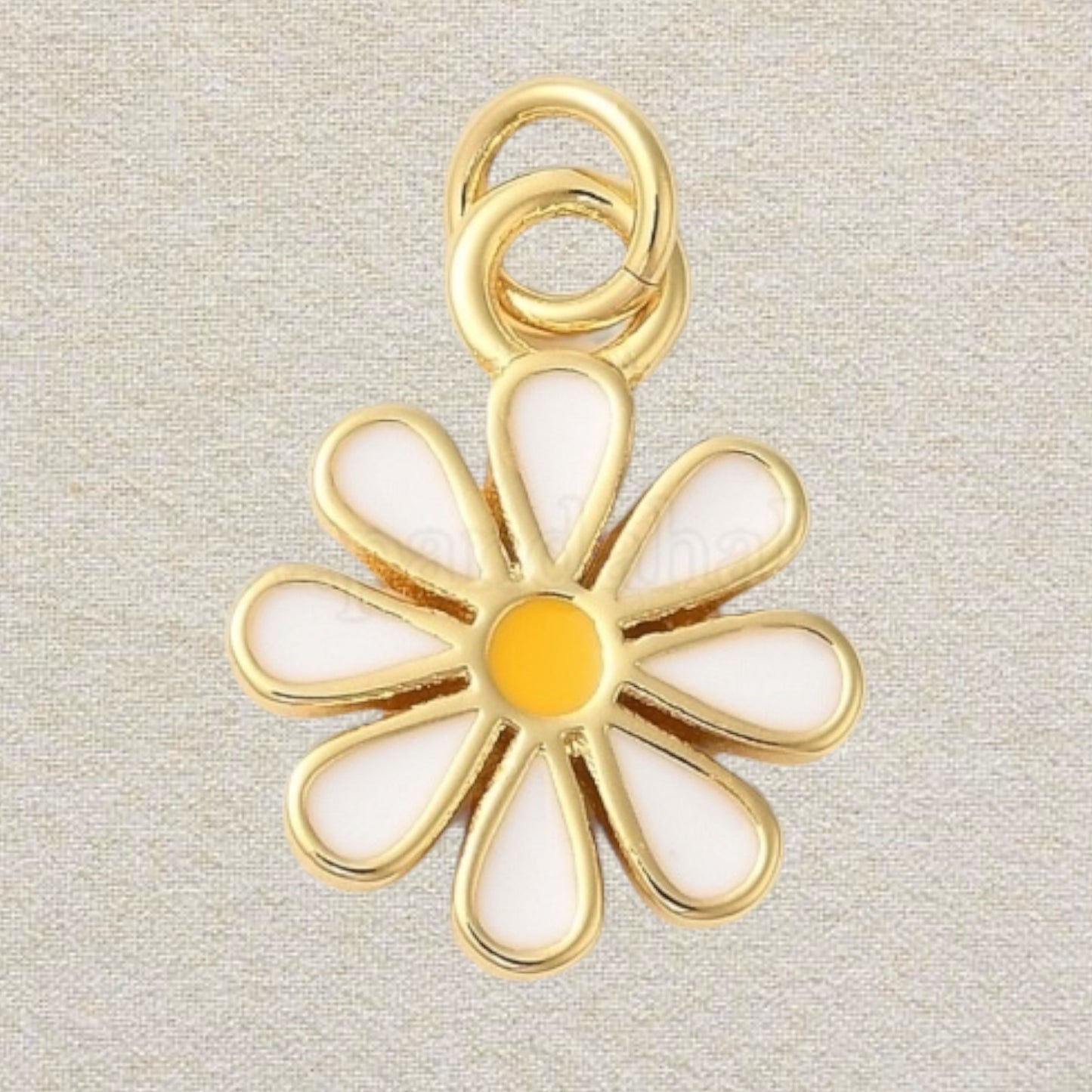 white daisy charm