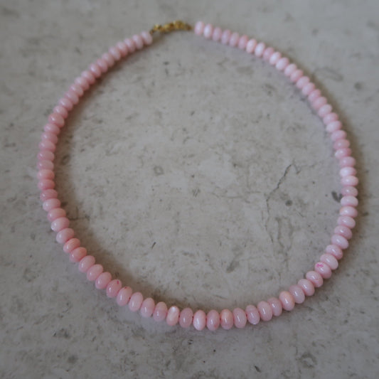 poolside beaded necklace (bubblegum)