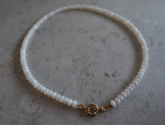 poolside beaded necklace (coconut)