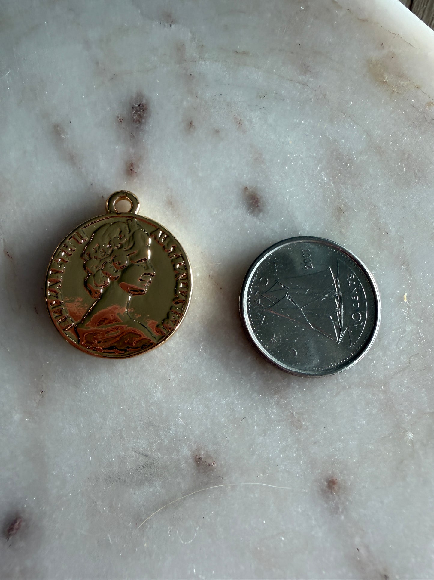 coin pendant (queen elizabeth)