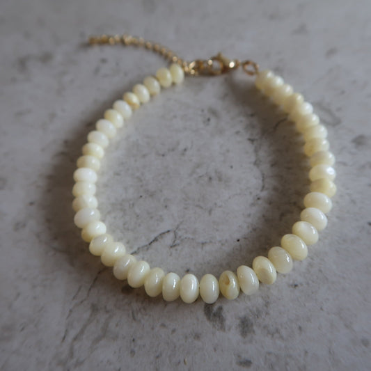 poolside beaded bracelet (sunshine)