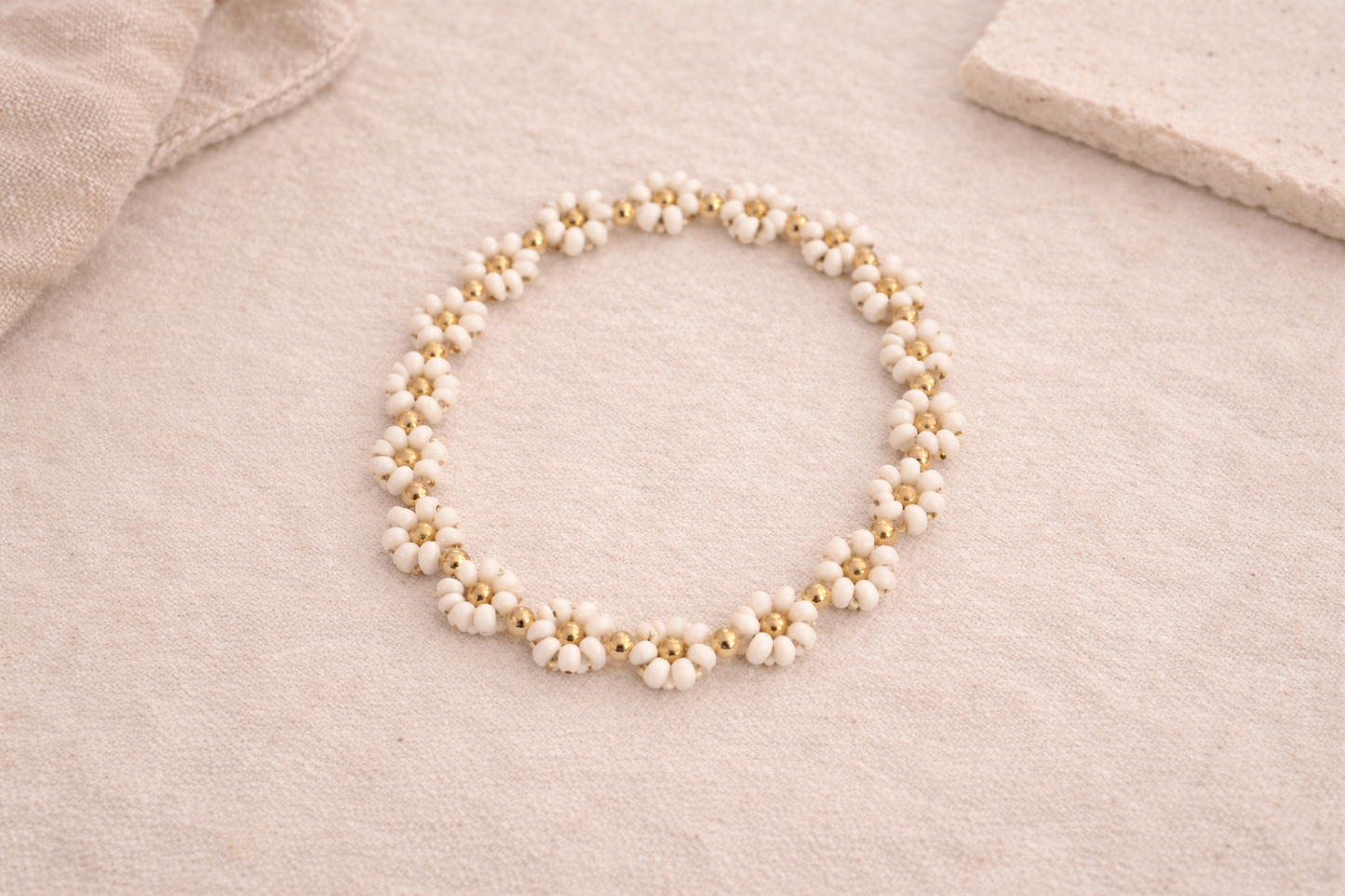 the beaded daisy bracelet (gold cream)