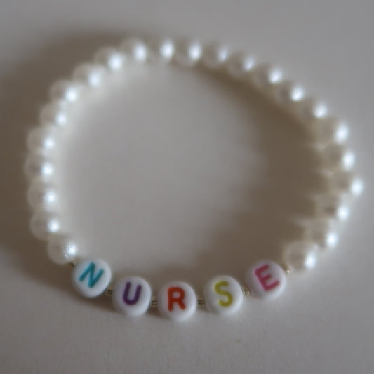 the nurse beaded bracelet in multicolor
