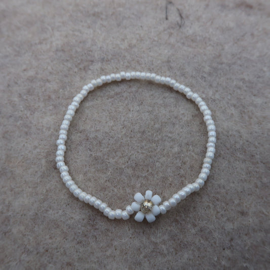 the solo daisy bracelet