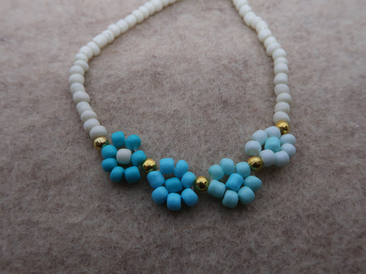 wild daisy beaded bracelet in blue