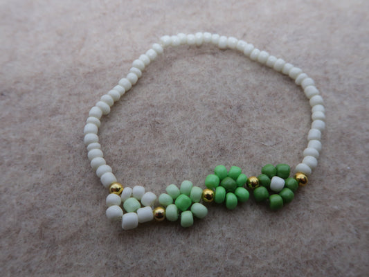 wild daisy beaded bracelet in green