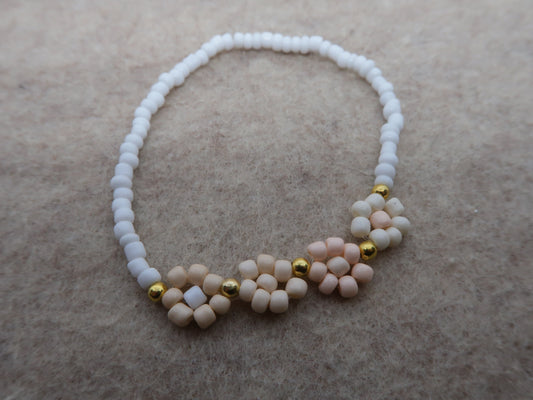 wild daisy beaded bracelet in beige