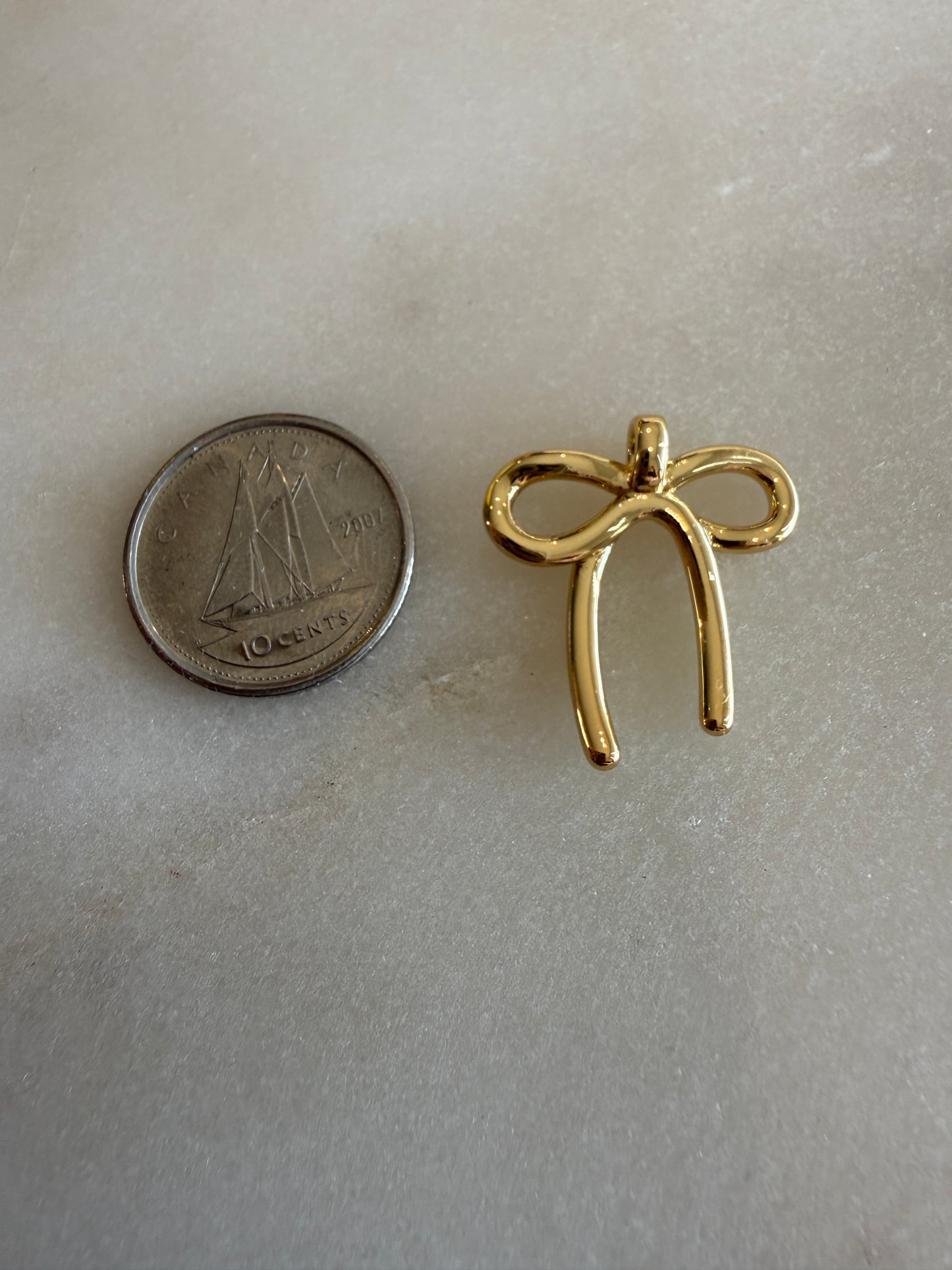 bow charm (gold) (6)