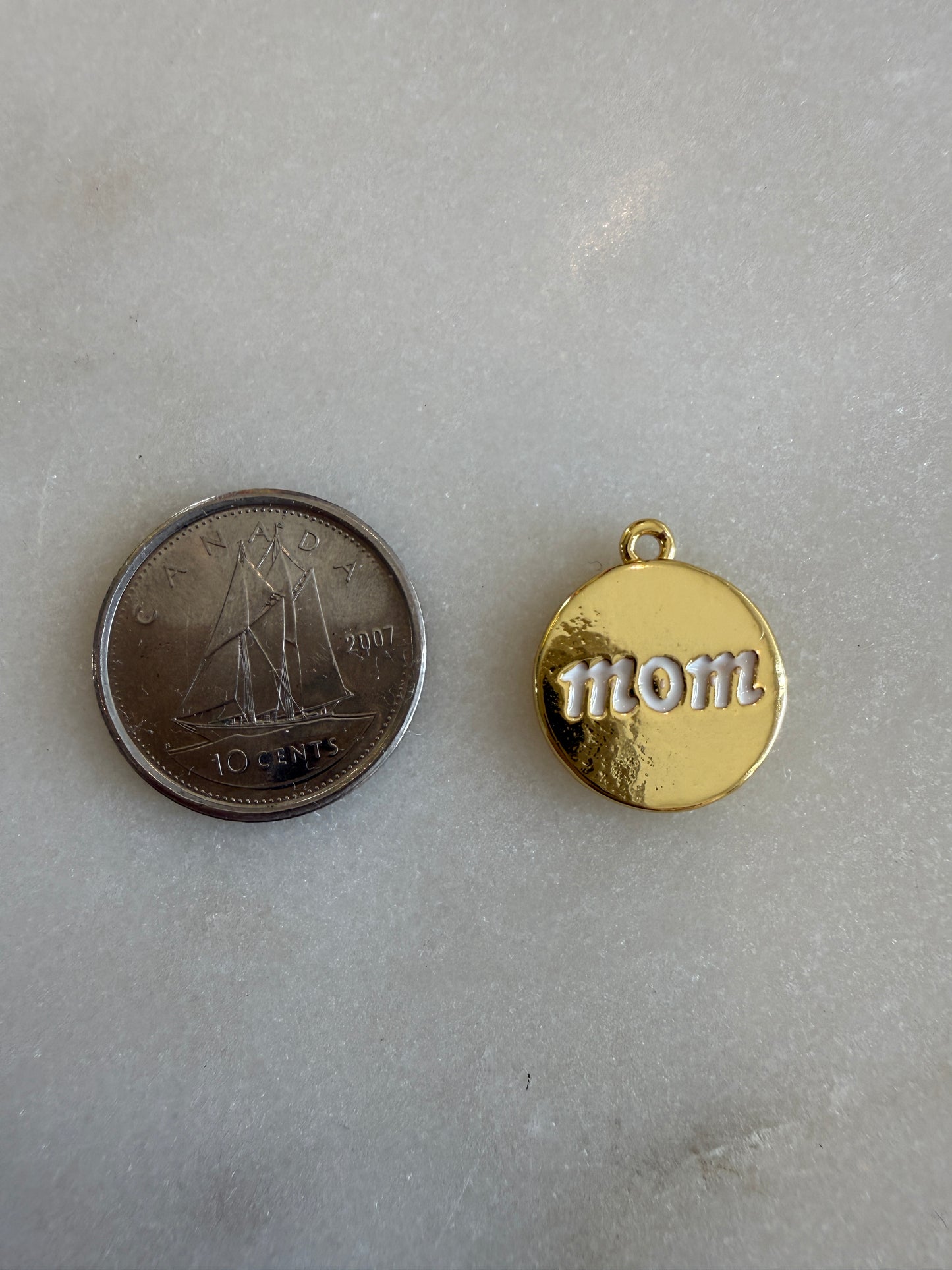 mom pendant charm (red)